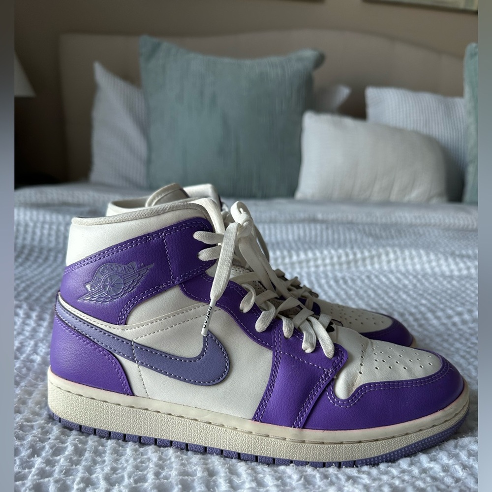 Air Jordan 1 Mid Purple Venom Women size 7.5 - Picture 5 of 11